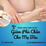 Ngâm chân thảo dược giảm phù chân cho mẹ bầu